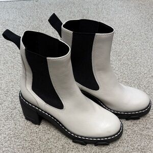 Women's Cream Chelsea Lug Boot - Sleek Elastic Panel Design